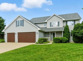 4206 Knoll Ridge Dr, Cedar Falls, IA 50613