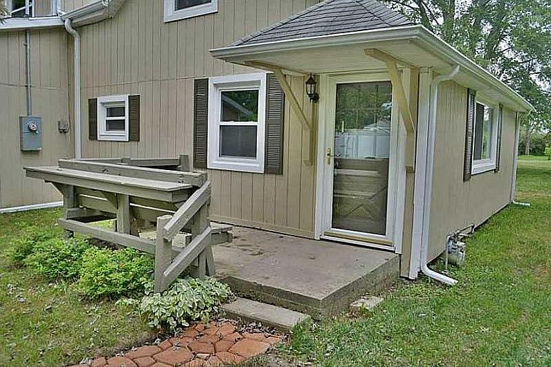2nd image of 8001 N Lee St