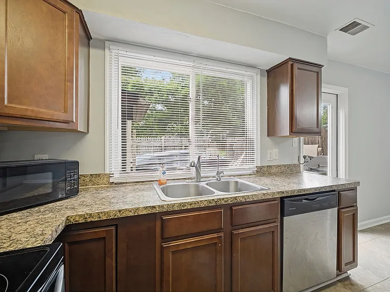 1216 Green Cedar Ln — Photo 12