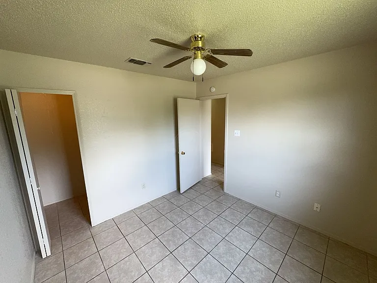 2208 Hemlock Dr — Photo 13