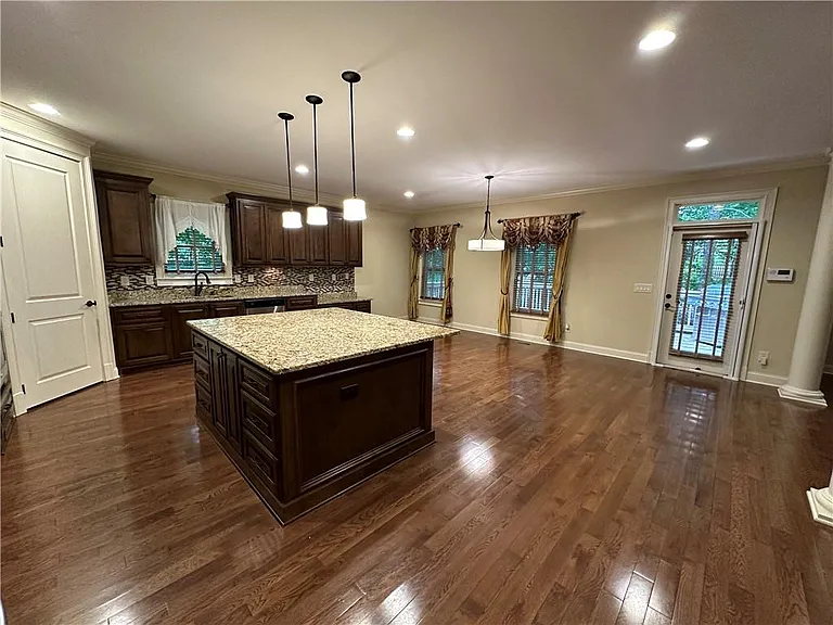 510 Lake Medlock Dr — Photo 15