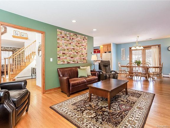 4th image of 21 Leah Ln