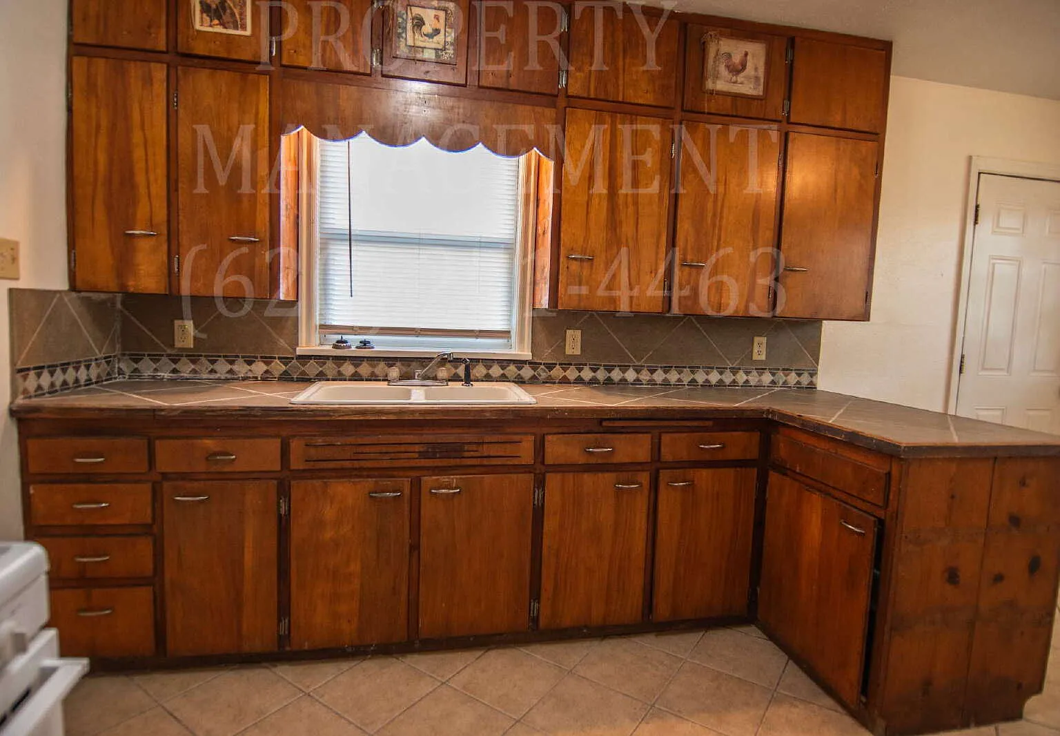 2 bed, 1.0 bath, 884 sqft, $800 — Photo 2