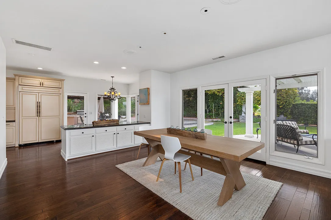 4 bed, 5491 sqft, $21,500 — Photo 3