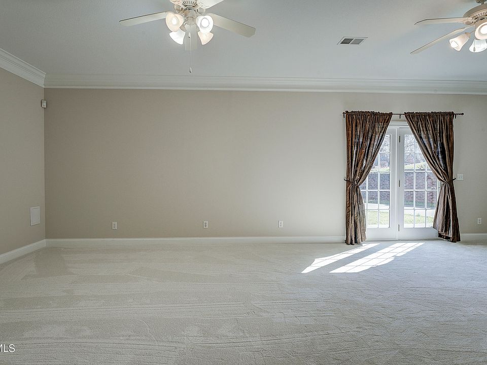55th image of 405 Heather View Dr