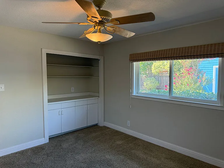 261 Gregory Ln — Photo 11