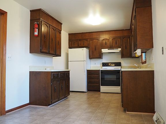 4th image of 719 Scott Dr