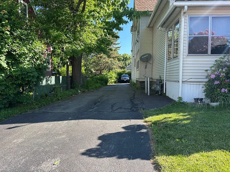 19 Summerhill Ave — Photo 18