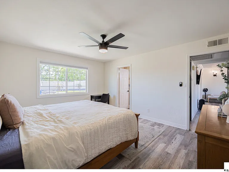 15867 N 18th Pl — Photo 17