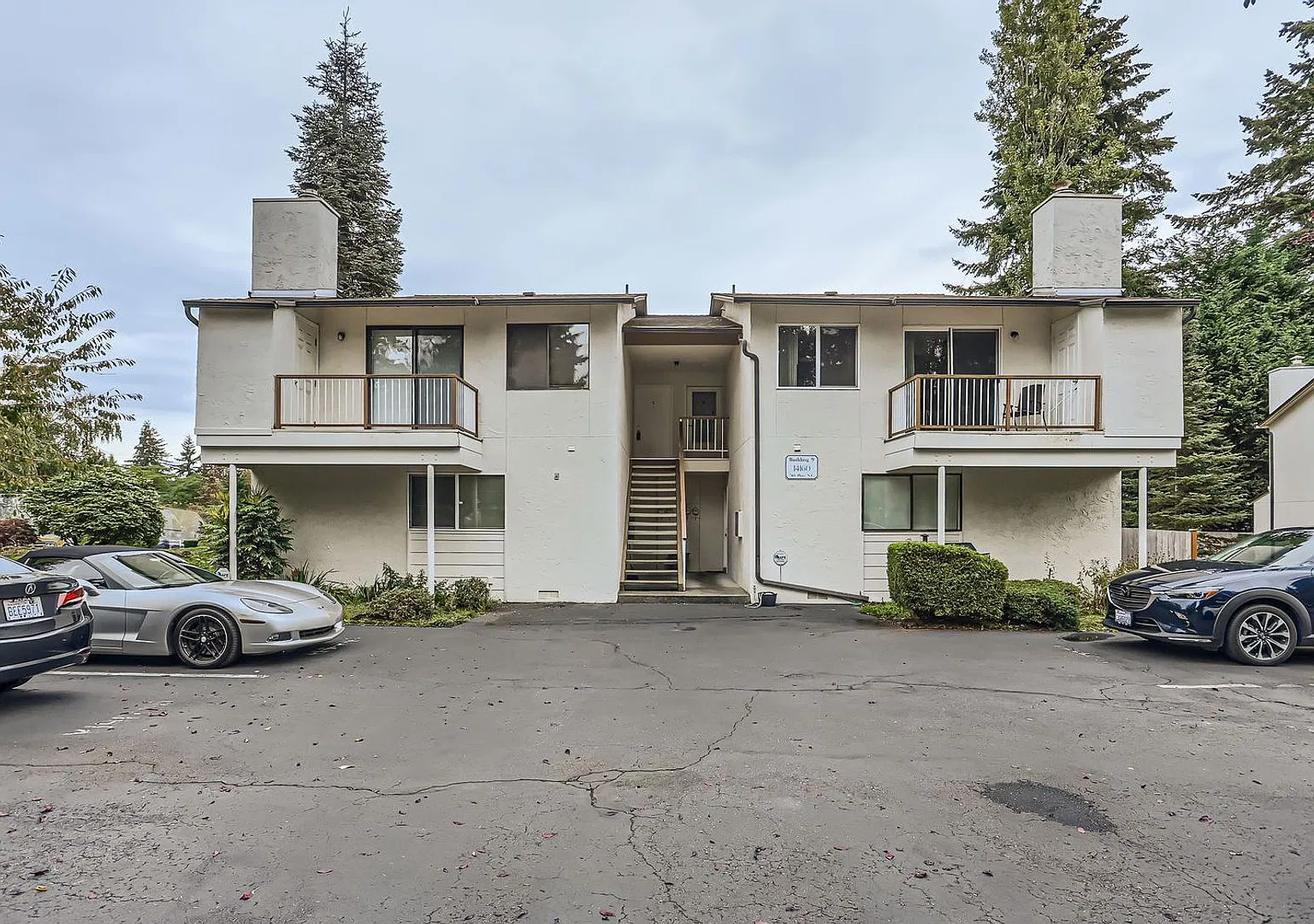 Affordable and Updated 2 Bed 1 Bath Kirkland Condo w/ Assigned Parking & Deck/Balcony! — Photo 1