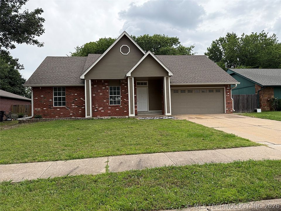 1st image of 1116 N Hickory Dr