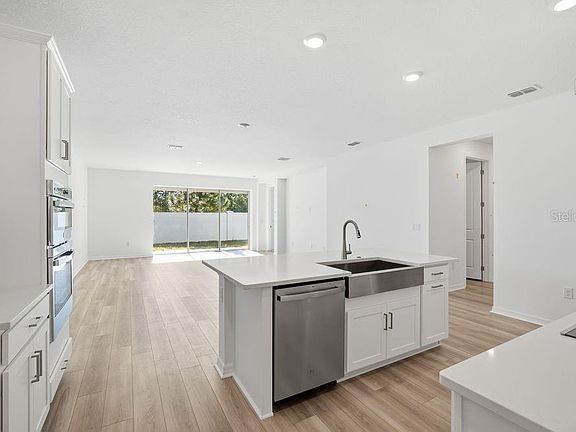 4th image of 2124 Babbling Brook Blvd