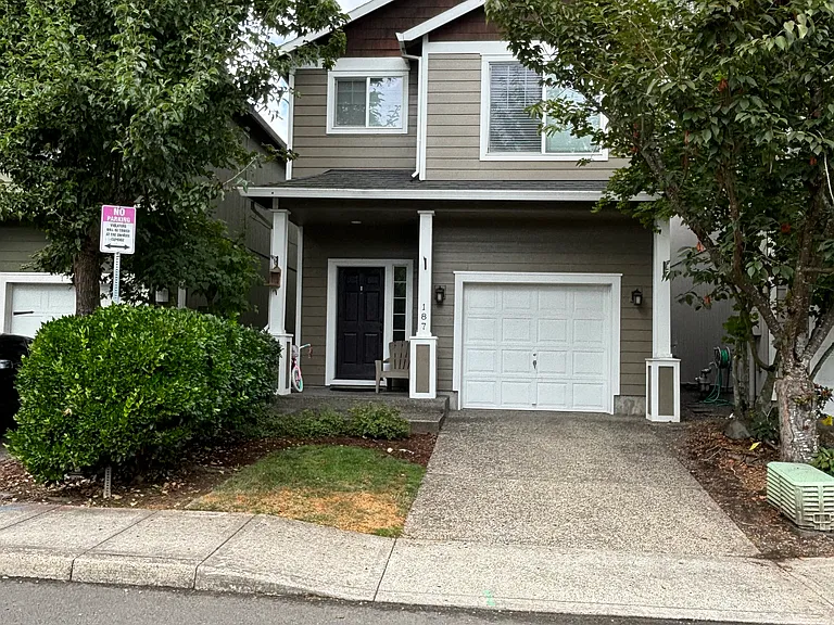 187 SE 44th Way — Photo 1
