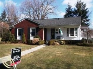 212 Ridgemont Rd, Grosse Pointe Farms, MI 48236