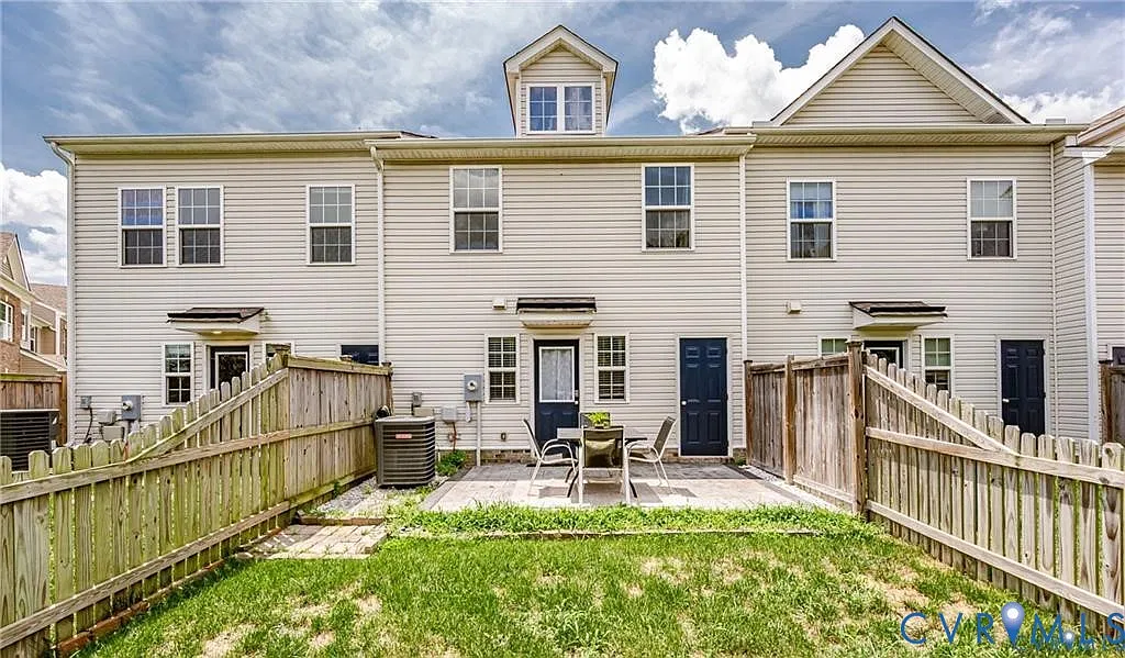3 bed, 2.5 bath, 1495 sqft, $2,300 — Photo 4