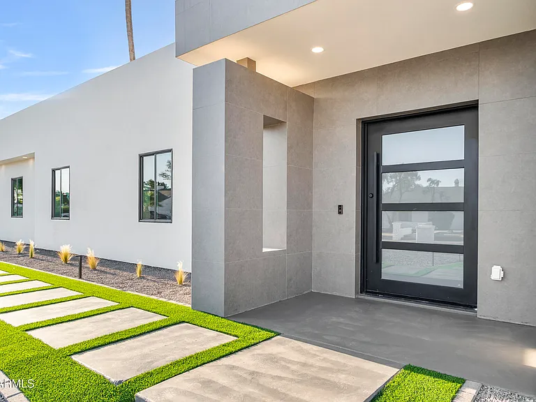 5540 E Dahlia Dr — Photo 3