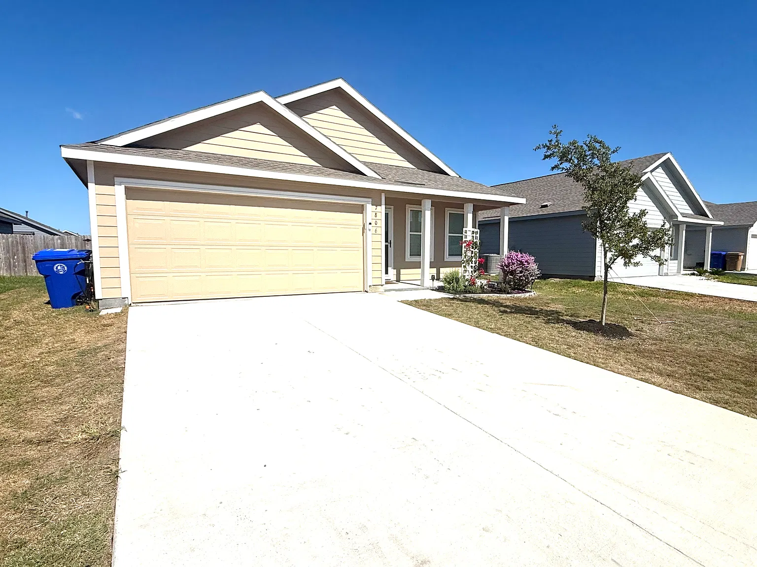3 bed, 1214 sqft, $2,300 — Photo 2