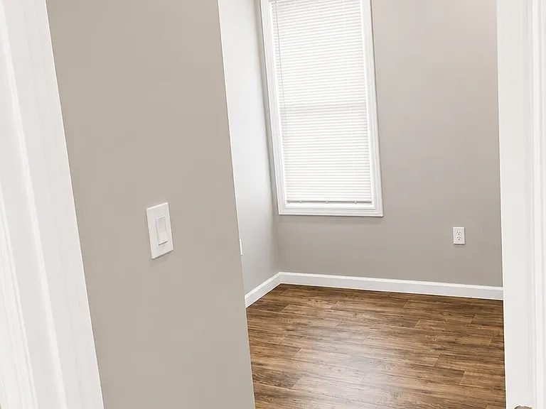 647 Grove St #2 — Photo 4