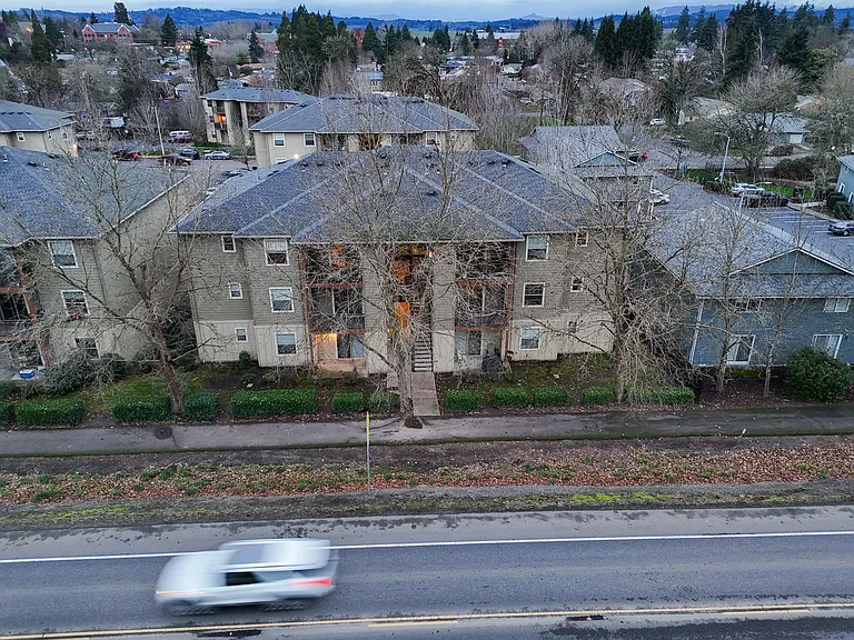 Catron Apartments - 1-3 Bedrooms 2 Bathrooms with In Unit Washer/Dryer and Internet — Photo 70