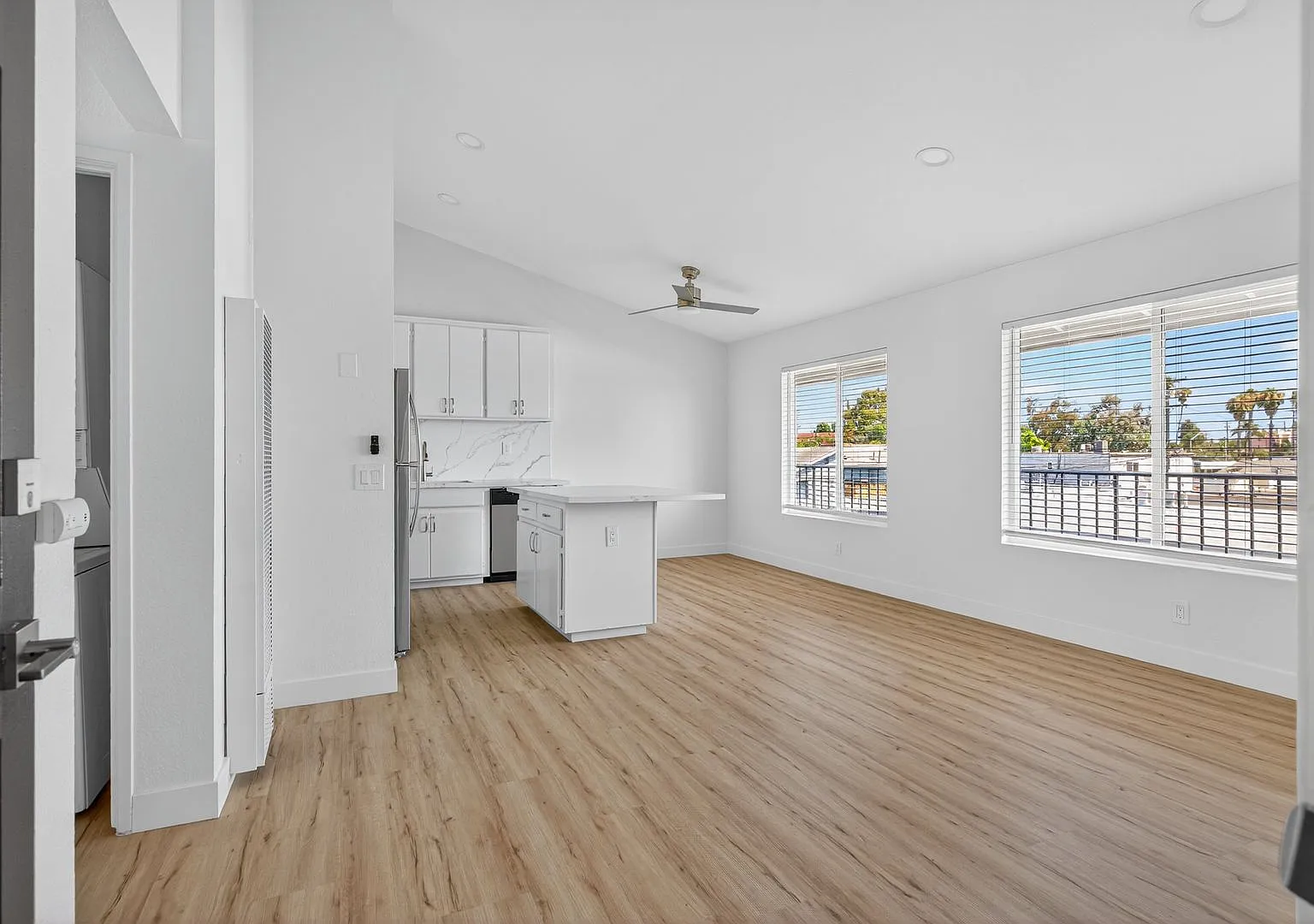 1066 Coronado Avenue — Photo 2
