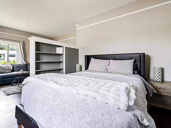 3rd image of 81 W Glenarm St #81