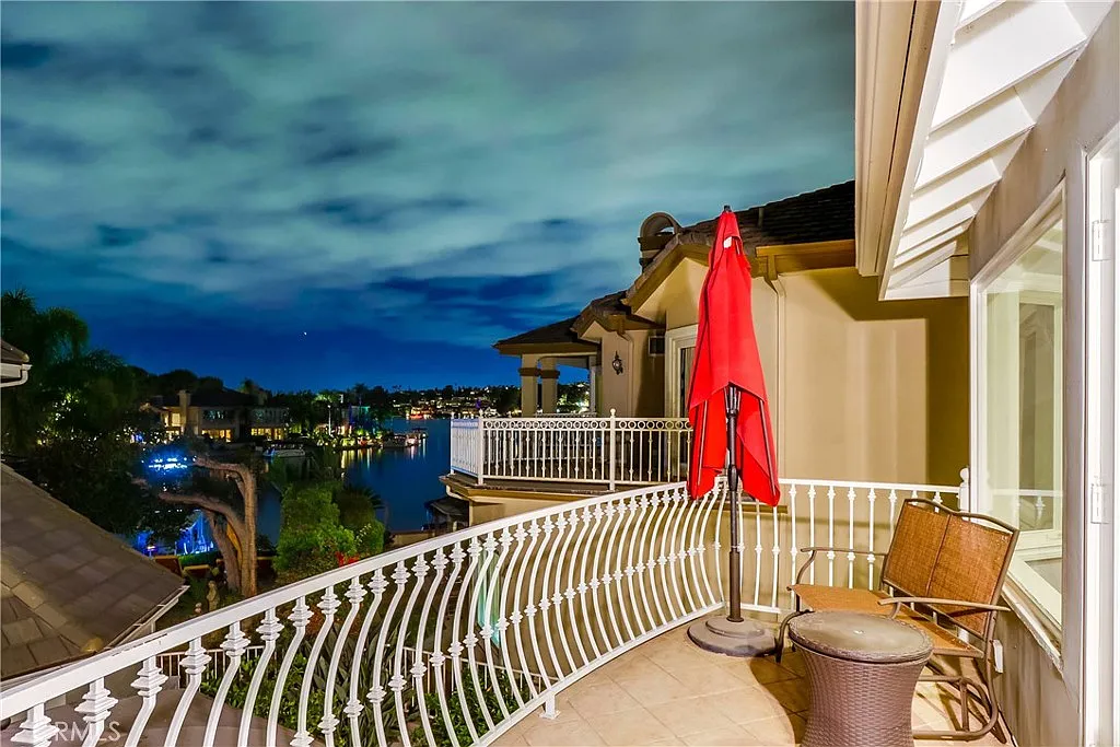 5 bed, 4.5 bath, 3883 sqft, $14,500 — Photo 4