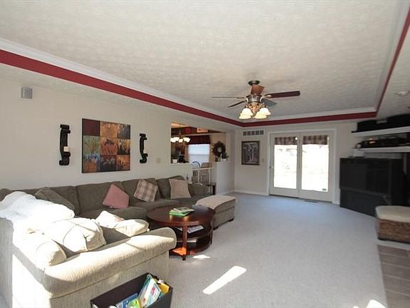 4th image of 2996 Crowfoot Dr