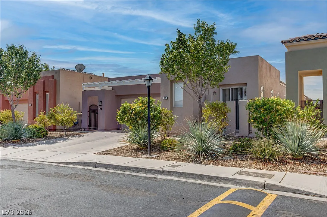 3 bed, 2.0 bath, 1593 sqft, $2,250 — Photo 2
