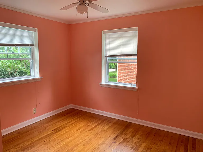 8529 Everett Ave — Photo 5