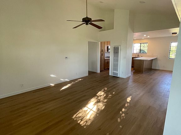 Vaulted ceiling Living room