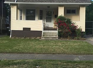 986 Evangeline Rd, Cleveland, OH 44110