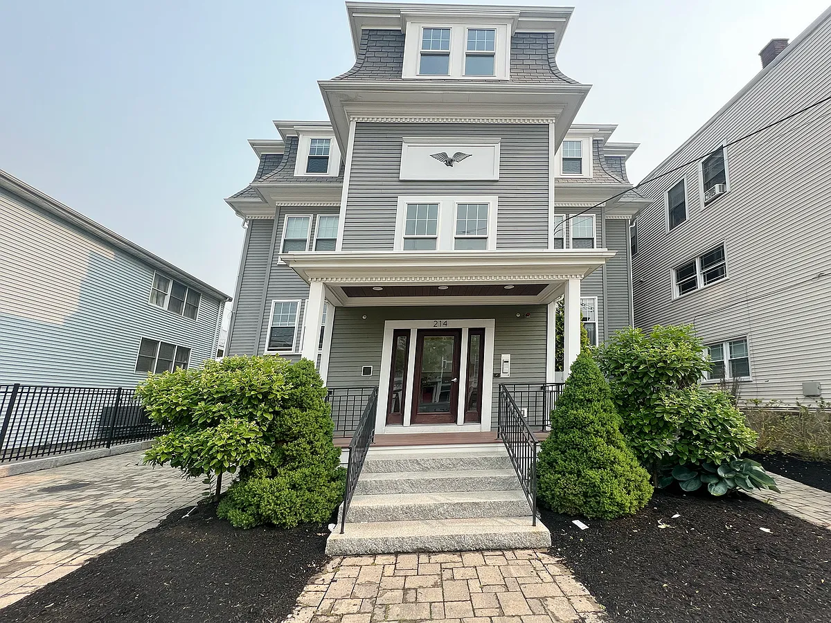 Building Photo - 214 E Eagle St #6