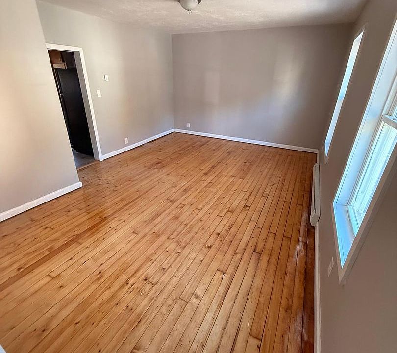 2nd image of 122 Main St #9