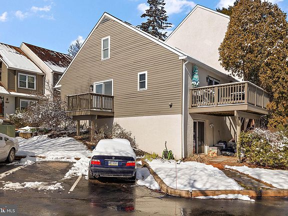 3rd image of 3303 Eaton Ct