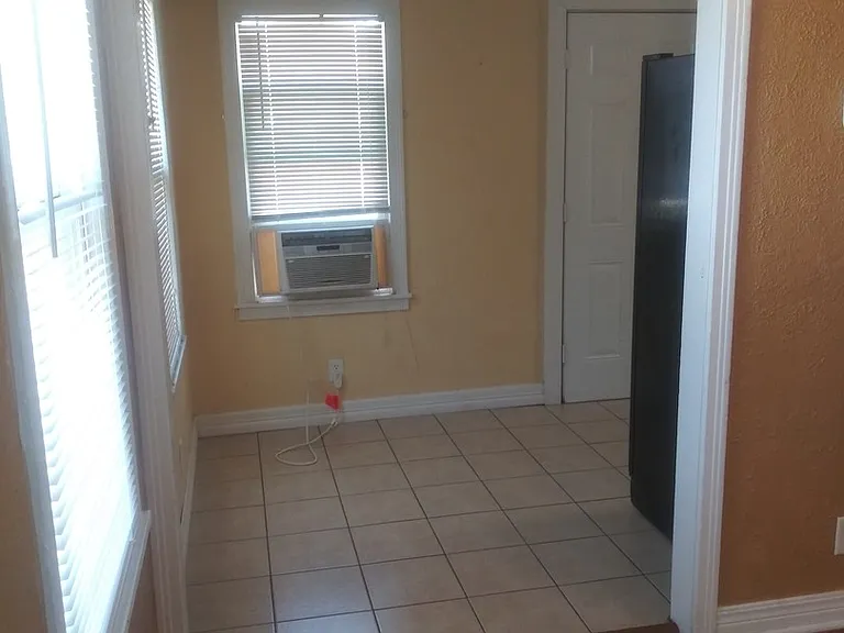 4205 S Tyler St — Photo 4
