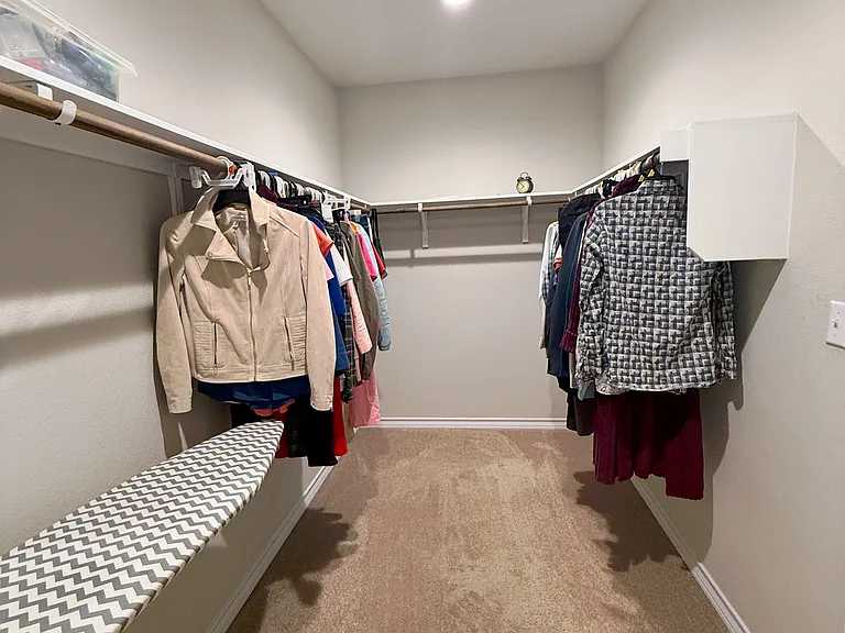 walking closet master bed
