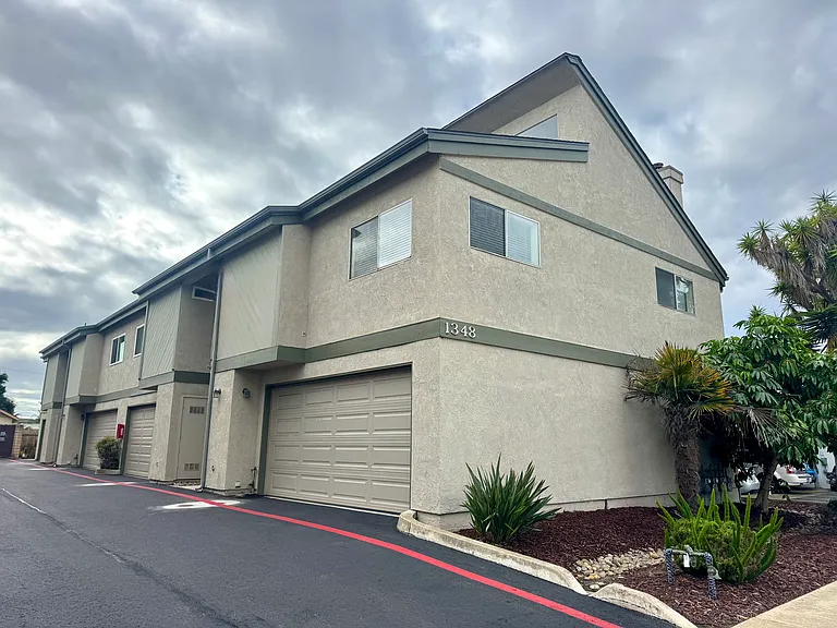 1348 Mentone Ave #C — Photo 11