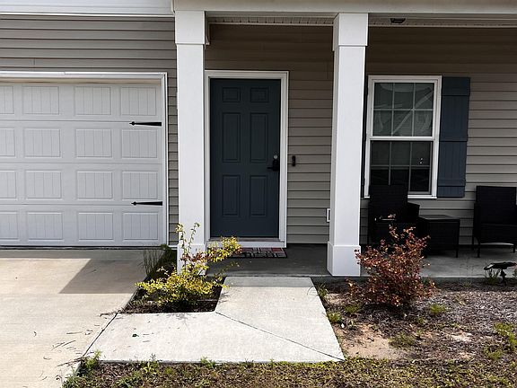 3rd image of 283 Summerhill Dr