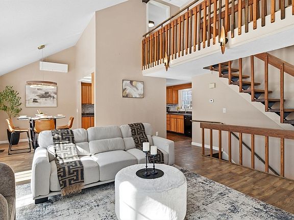 3rd image of 30 Gore Rd