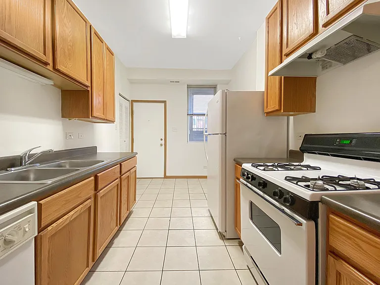 2930 W Shakespeare Ave — Photo 14