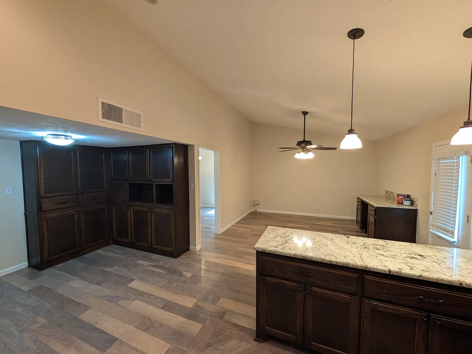 3 bed, 1741 sqft, $2,695 — Photo 4