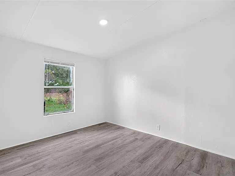 6766 NE 1st Pl — Photo 19