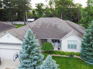 1940 Woods Dr, Findlay, OH 45840