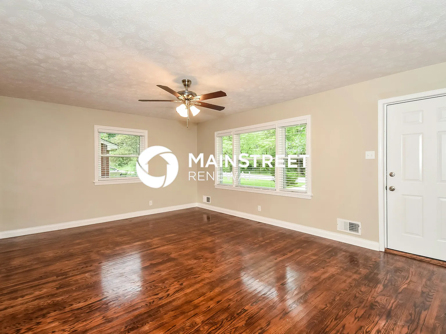 7404 Michael Dr — Photo 2