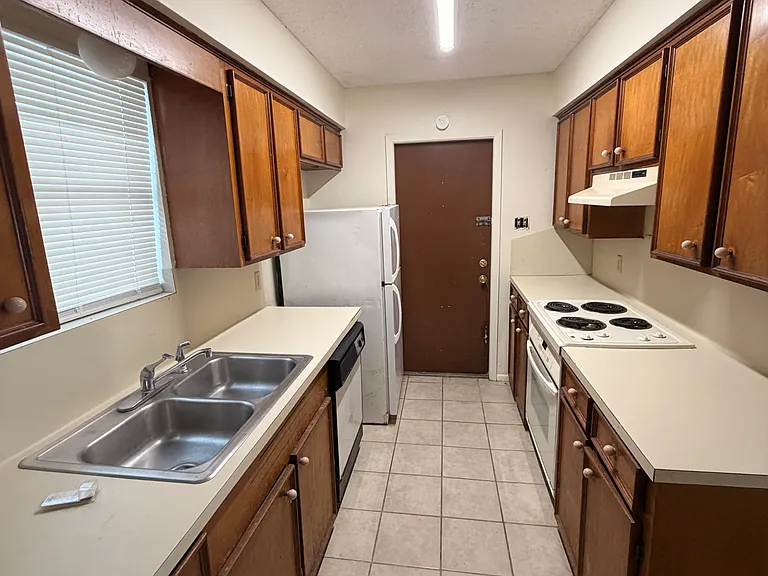 5018 Meandering Ln #C — Photo 8