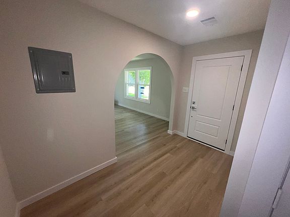 3rd image of 621 Hopper Dr