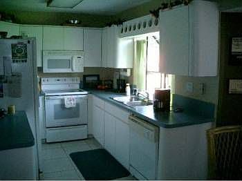 4th image of 10225 NW 31st Ct