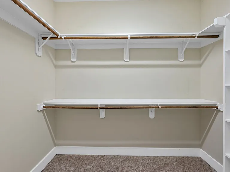 1813 Iron Mill Dr — Photo 32