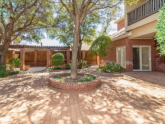 Backyard features corner pergola