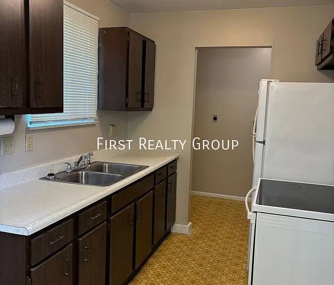 2322 Koehler Ave — Photo 2